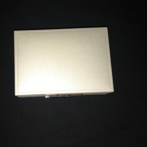 Jewelry box